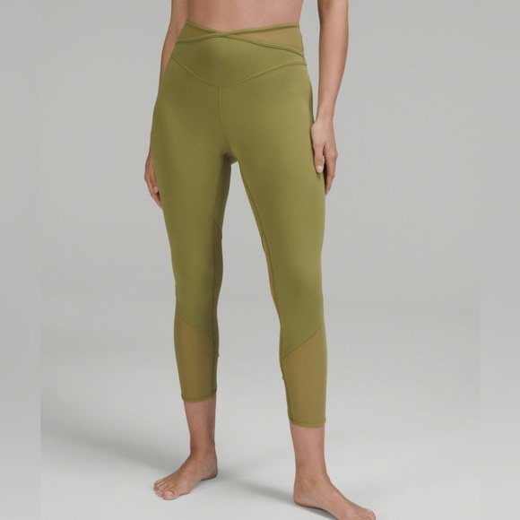 lululemon athletica Pants - Lululemon mesh crisscross 23” crop legging